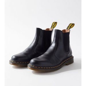 Dr. Martens 2976 Smooth Chelsea Boot